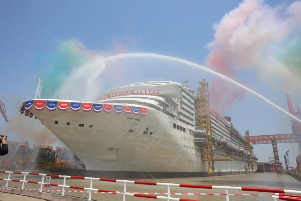 宏泰配资 第二艘国产大邮轮在上海起浮，进入内装和系统调试“下半场”